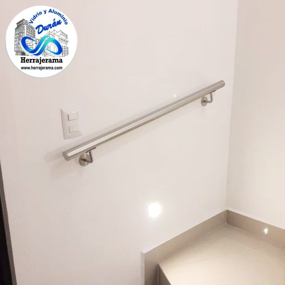 Pasamanos con tubo 2 ” y dos conectores a muro. Medida: 2.00 mtr 100% acero inox acabado: satín